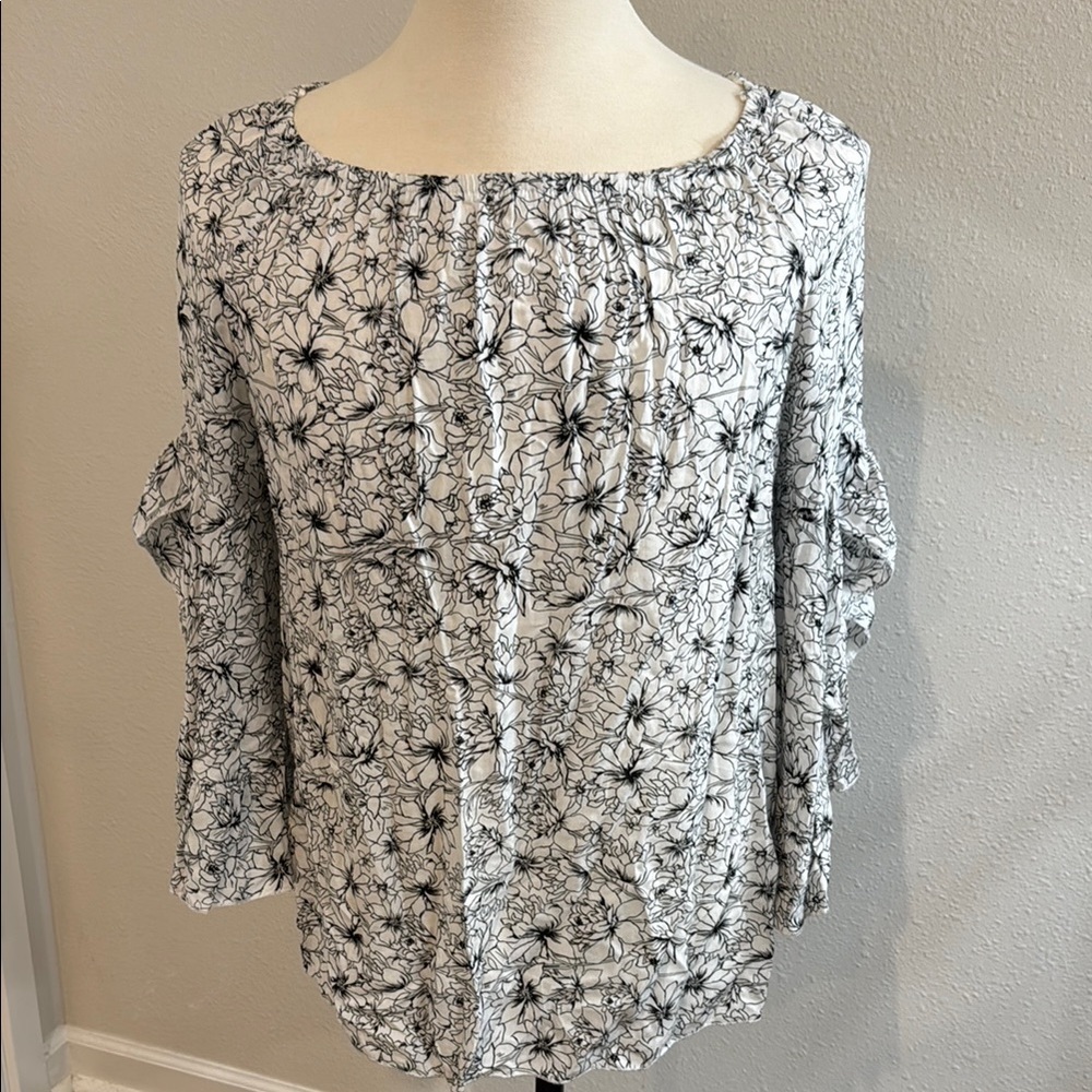 Fever Black and White Relaxed Ruffled Blouse